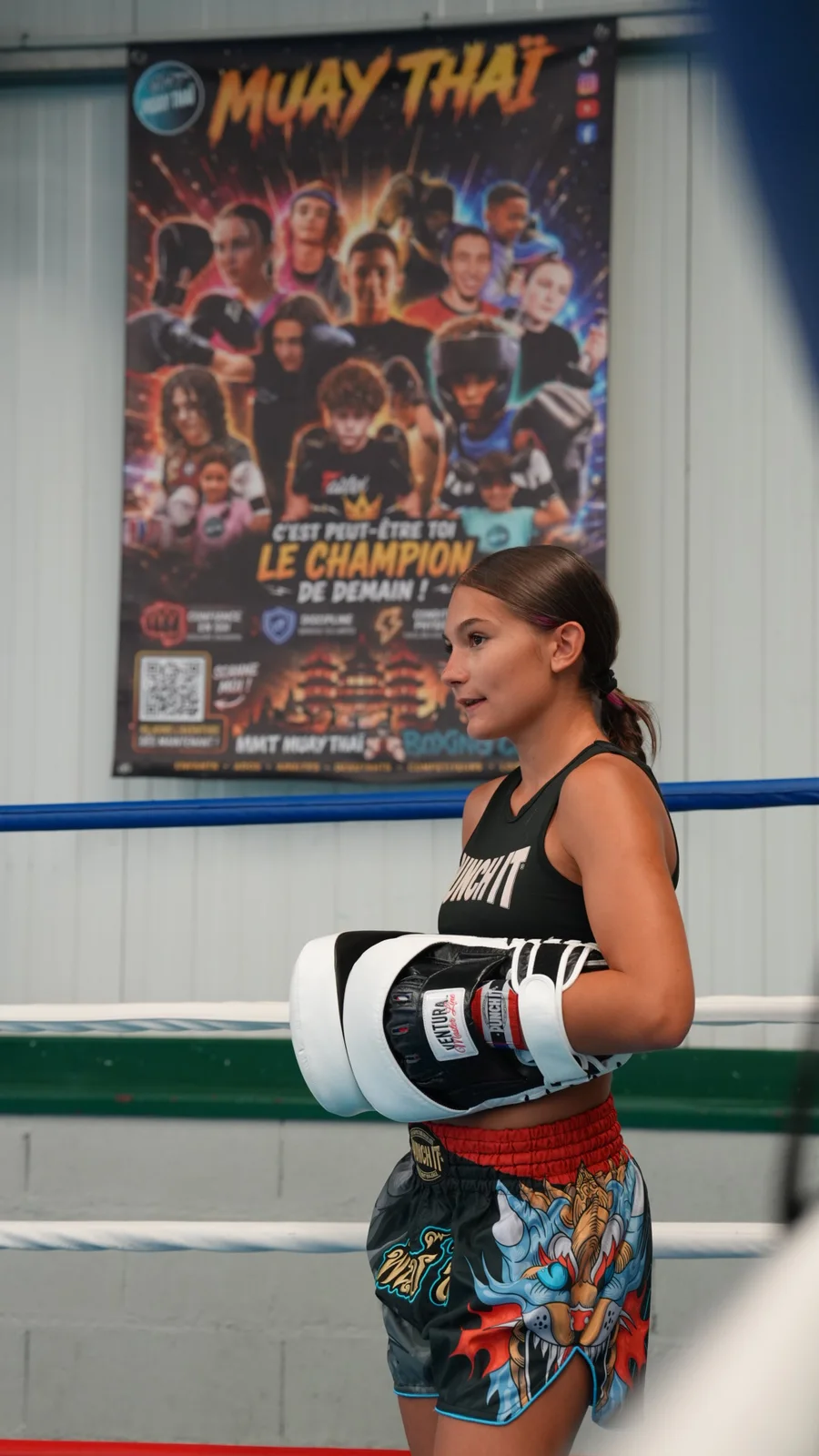 Concentration avant la reprise — La Mémoire du Muay Thaï